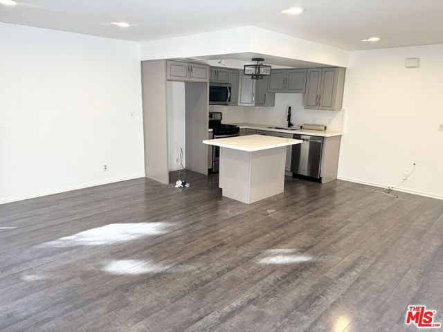 $4,099 | 2700 Cahuenga Boulevard, Unit 1205 | Hollywood Hills East