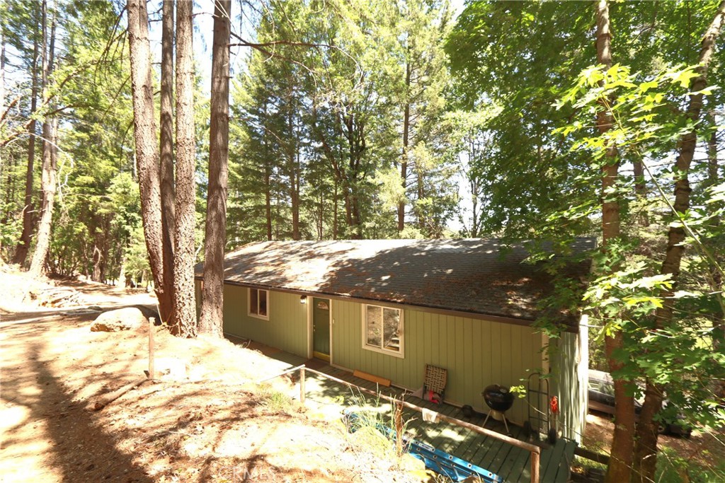 a view of a backyard of the house