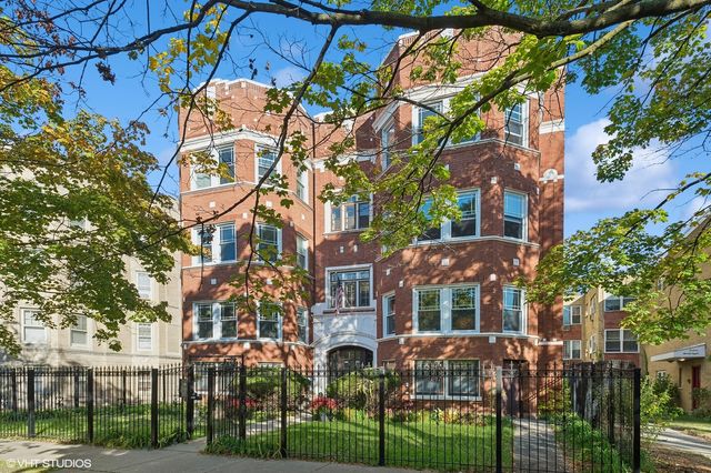 $2,300 | 1632 West Chase Avenue, Unit 3 | East Rogers Park