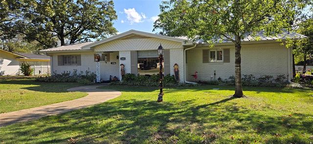 $305,000 | 212 North Oak Drive | Grand Saline