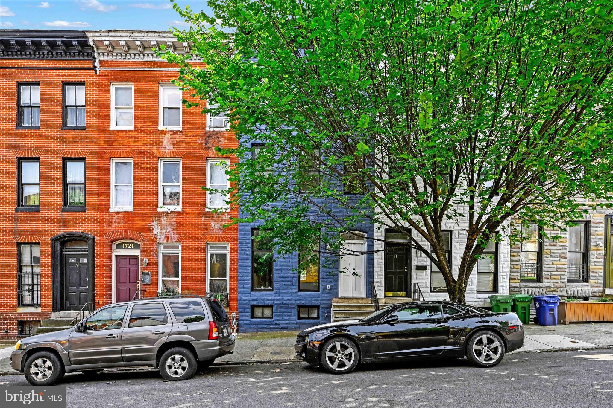 a car parked in front of a building