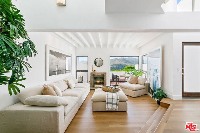 $7,200 | 29221 Heathercliff Road, Unit 13 | Central Malibu