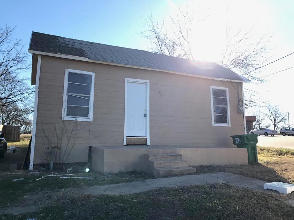 a front view of house with yard