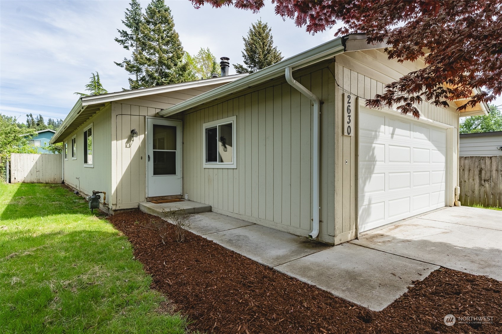 a front view of house with yard