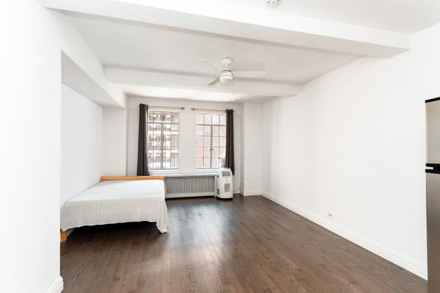 $2,600 | 320 East 42nd Street, Unit 805 | Murray Hill