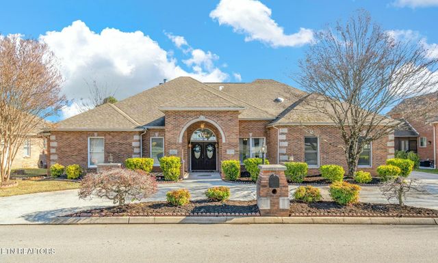 $975,000 | 3916 Legends Way | Royal Oaks