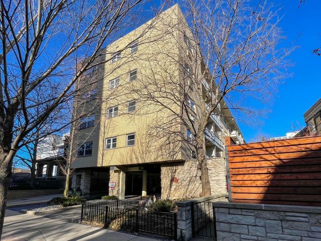 $1,400 | 530 West Barry Avenue, Unit 2B | Lake View East