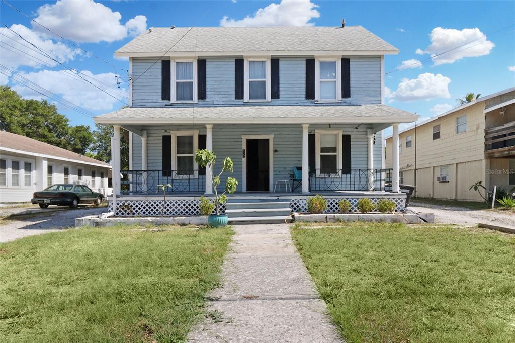 a view of a house with a yard and plants