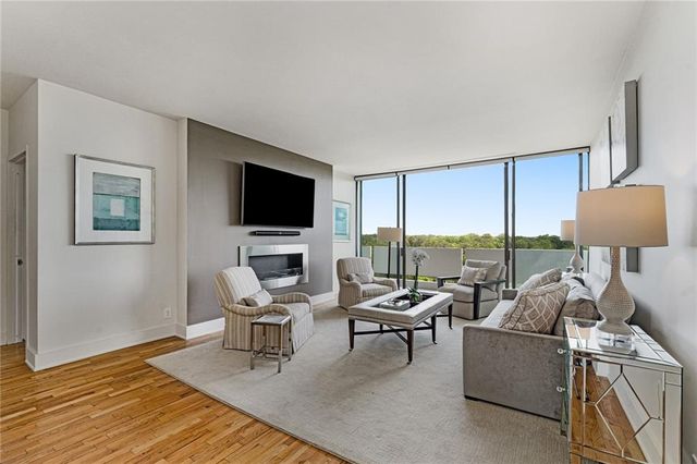 $600,000 | 2575 Peachtree Street Northeast, Unit 14H | Plaza Towers