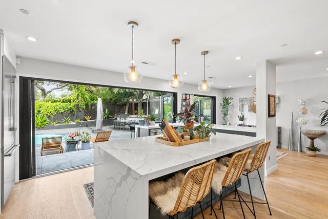 $3,998,000 | 1820 Santa Cruz Avenue | Central Menlo Park