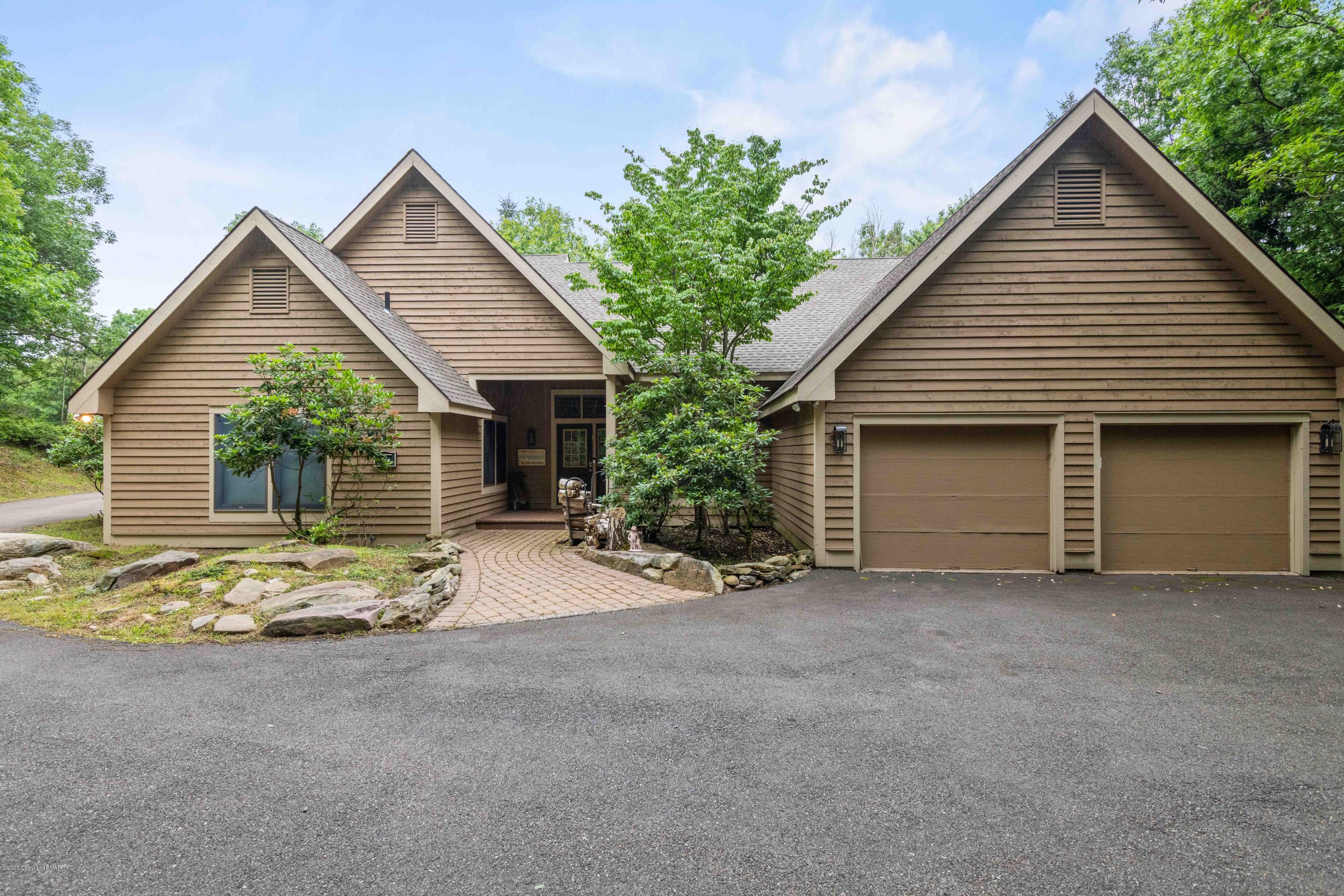 a view of a house with a yard and garage