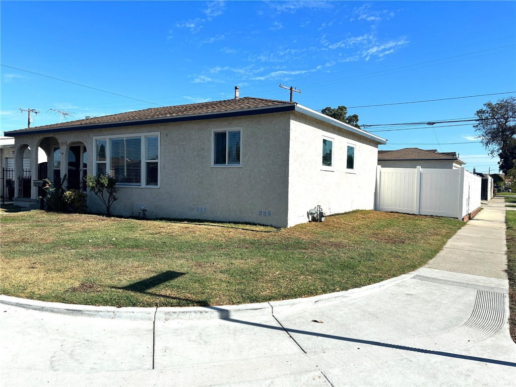 a front view of house with yard