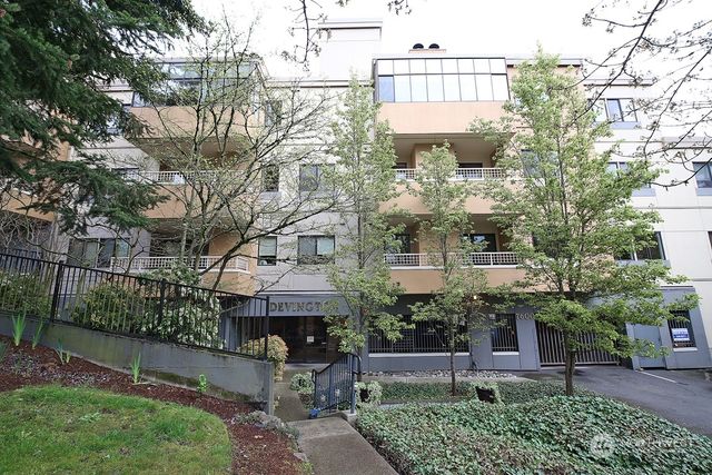 $2,995 | 7600 Southeast 29th Street, Unit 401 | Downtown Mercer Island