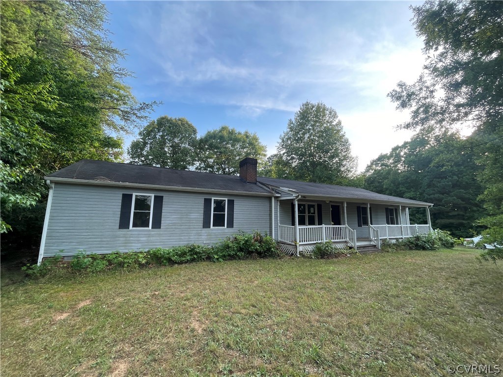 front view of house with a yard