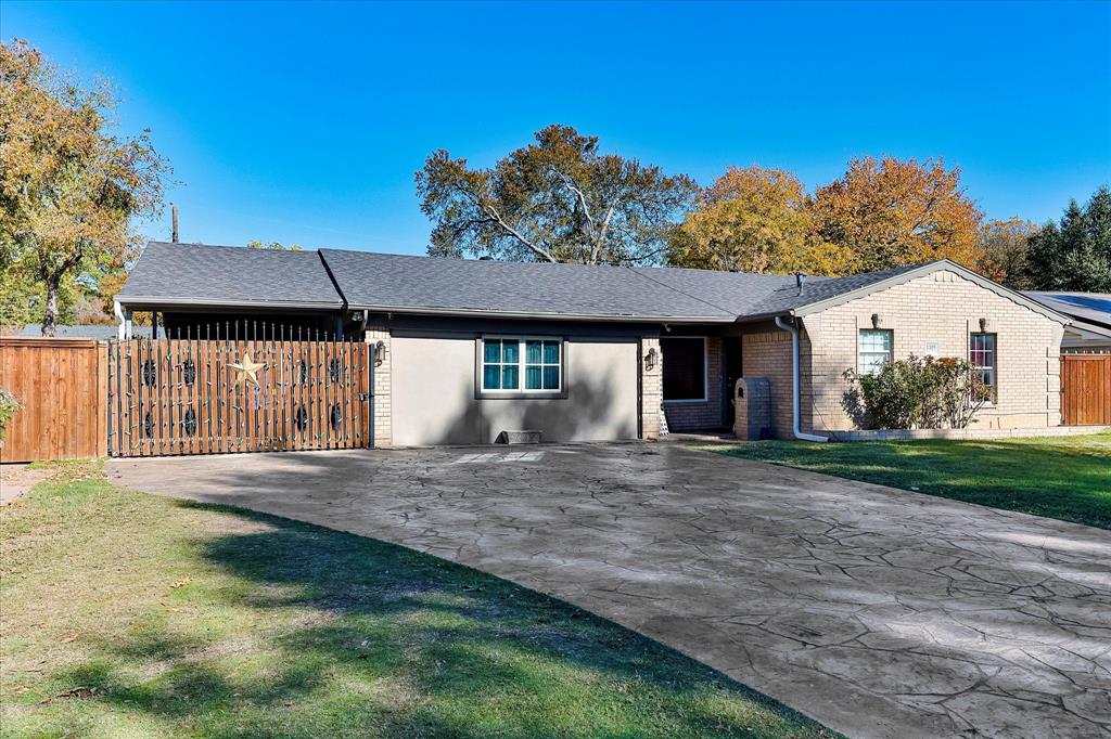 a view of a house with a yard and tree