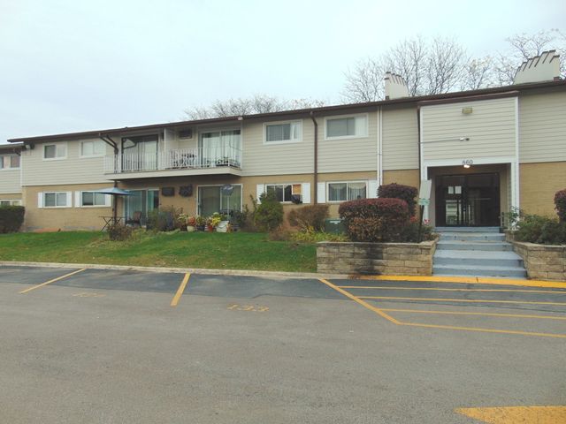 $249,900 | 860 East Old Willow Road, Unit 243 | Prospect Heights