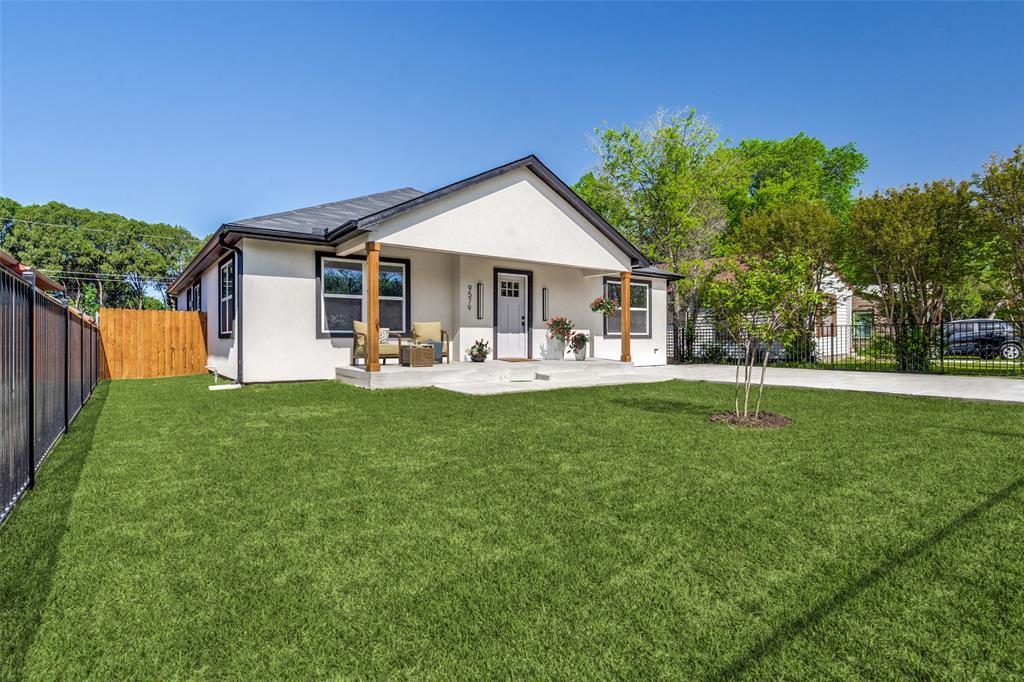 a view of a house with backyard and a tree