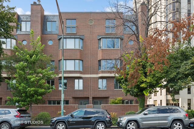 $824,500 | 1720 North LaSalle Drive, Unit 19 | Lincoln Park