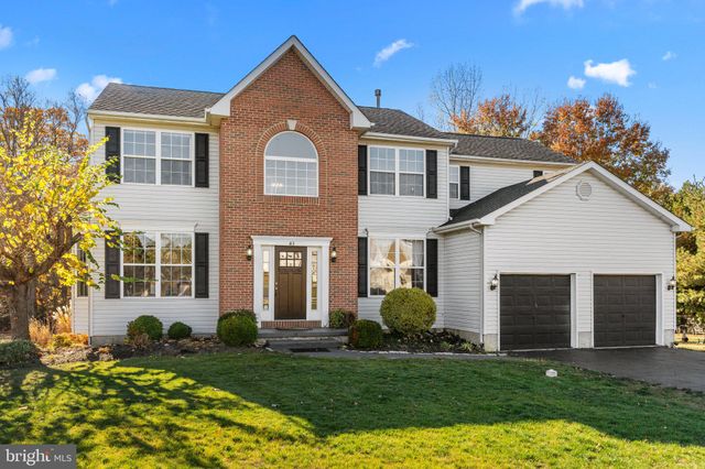 $672,000 | 43 Lake Narraticon Drive | Woolwich Township