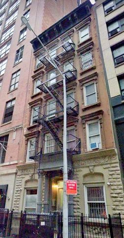 $2,800 | 309 West 43rd Street, Unit 3C | Hell's Kitchen