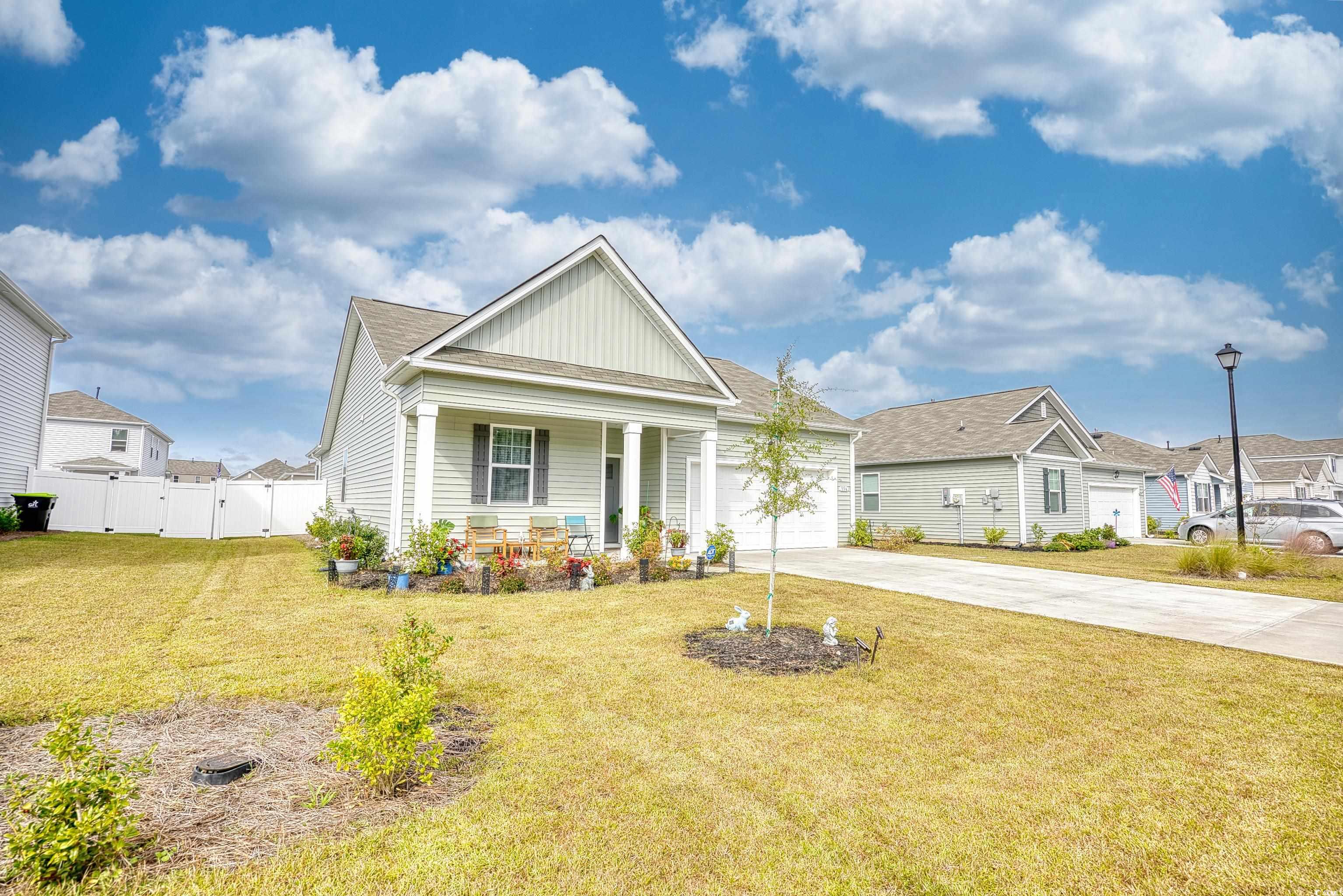 Craftsman house featuring a garage and a front yar