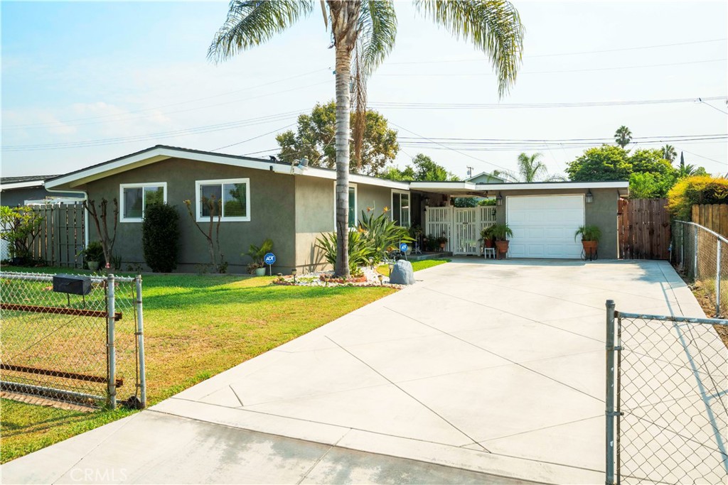 a view of outdoor space yard and porch