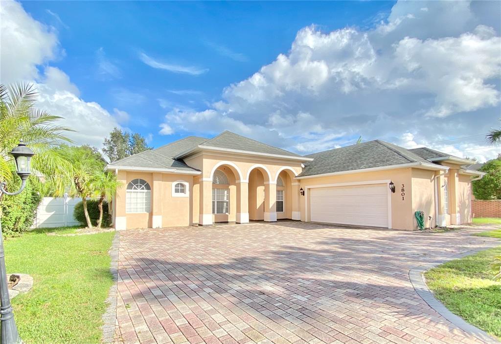 a view of a house with a yard