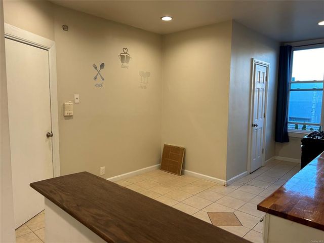 $2,200 | 60-13 54th Street, Unit 2R | Maspeth