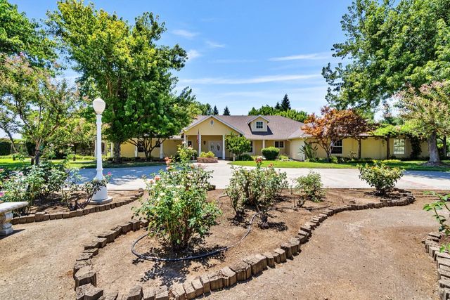 $1,600,000 | 10775 East Tulare Avenue