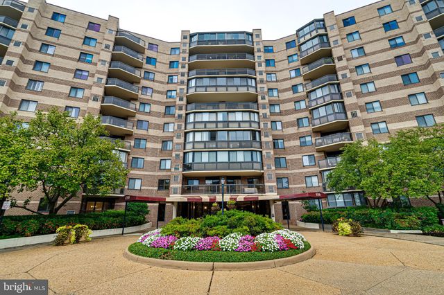 $499,900 | 8350 Greensboro Drive, Unit 124 | The Rotonda