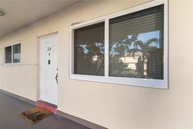 $164,000 | 2210 Taylor Street, Unit 204 | North Central Hollywood