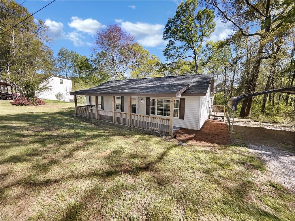 a view of a house with a yard