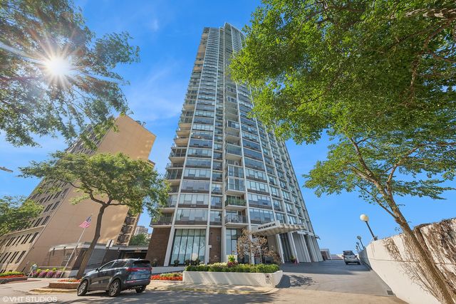 $469,000 | 940 West Glenlake Avenue, Unit 3D