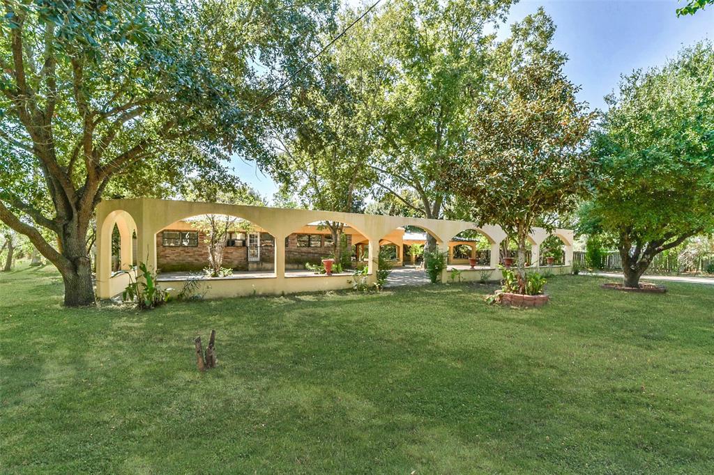 a view of a house with a big yard