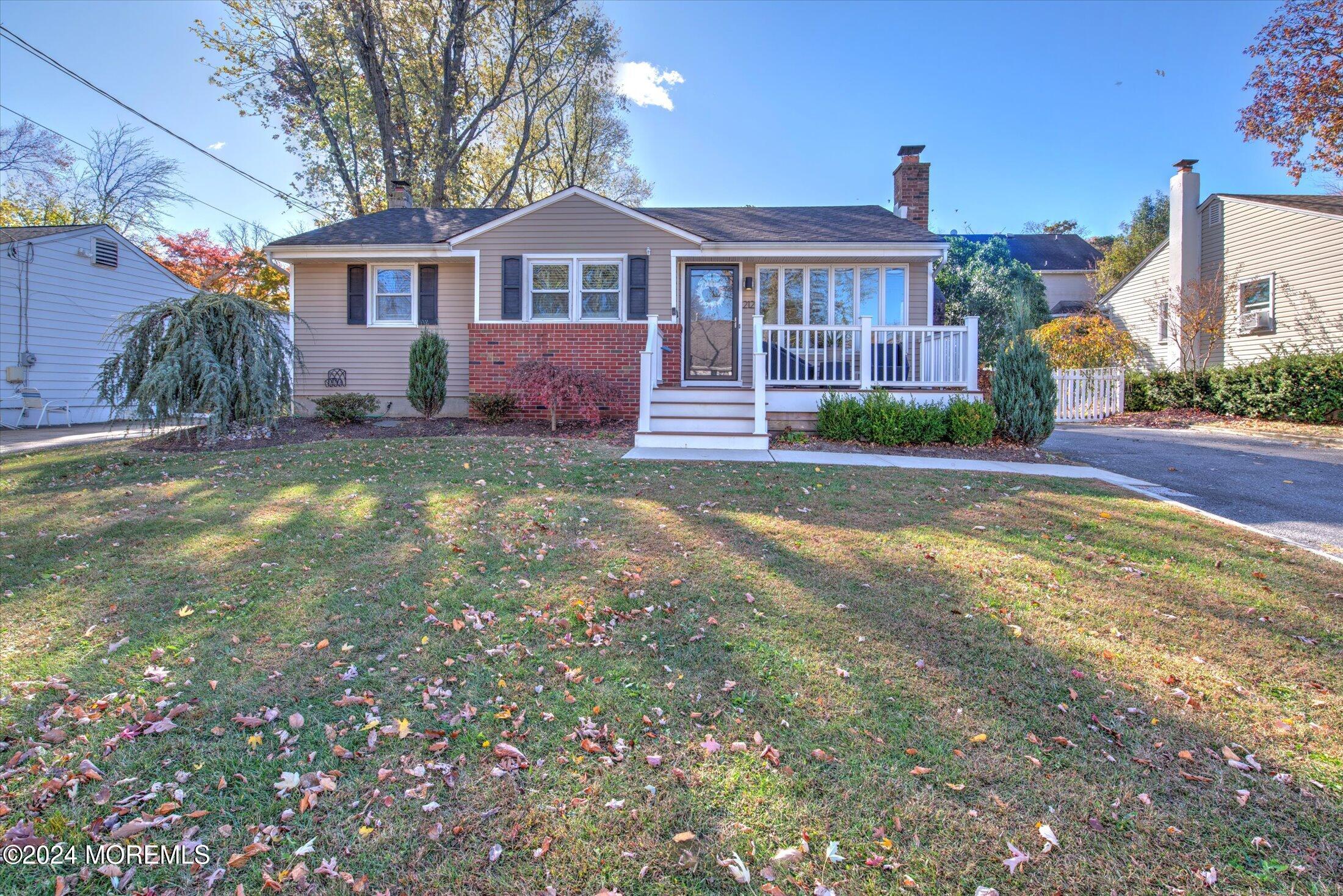 a view of a yard in front of a house