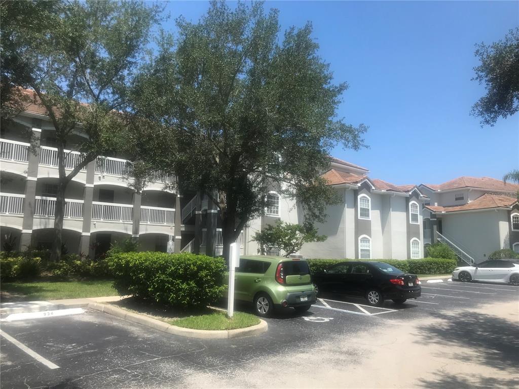 a view of a house with backyard and garden