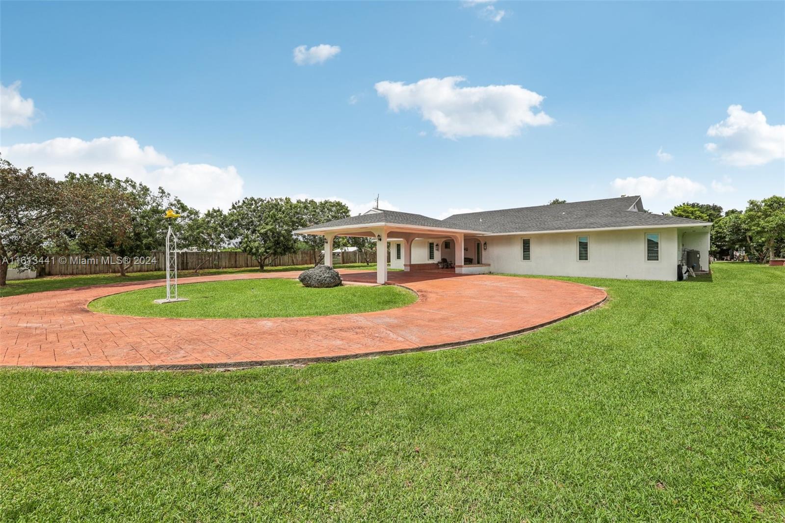 a view of a house with a backyard