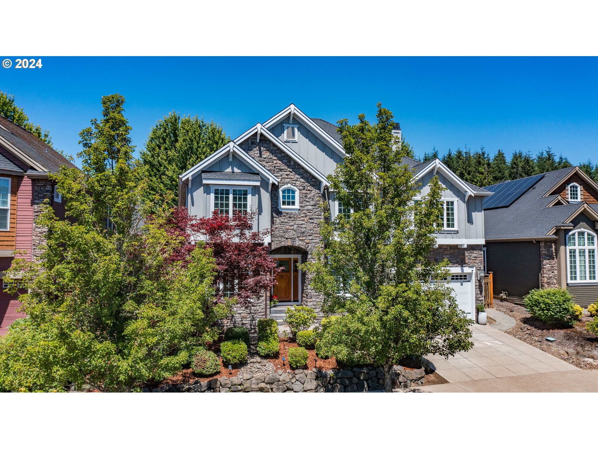 a view of a house with a outdoor space