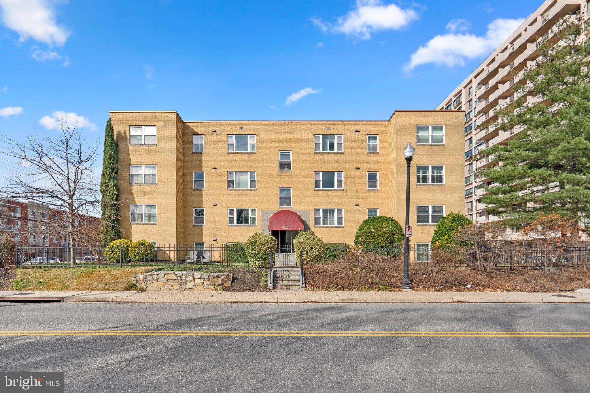 Charming building in Ballston