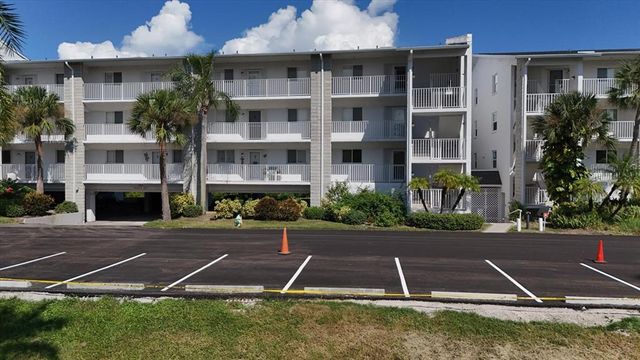 $289,000 | 1401 South McCall Road, Unit 107B | Englewood