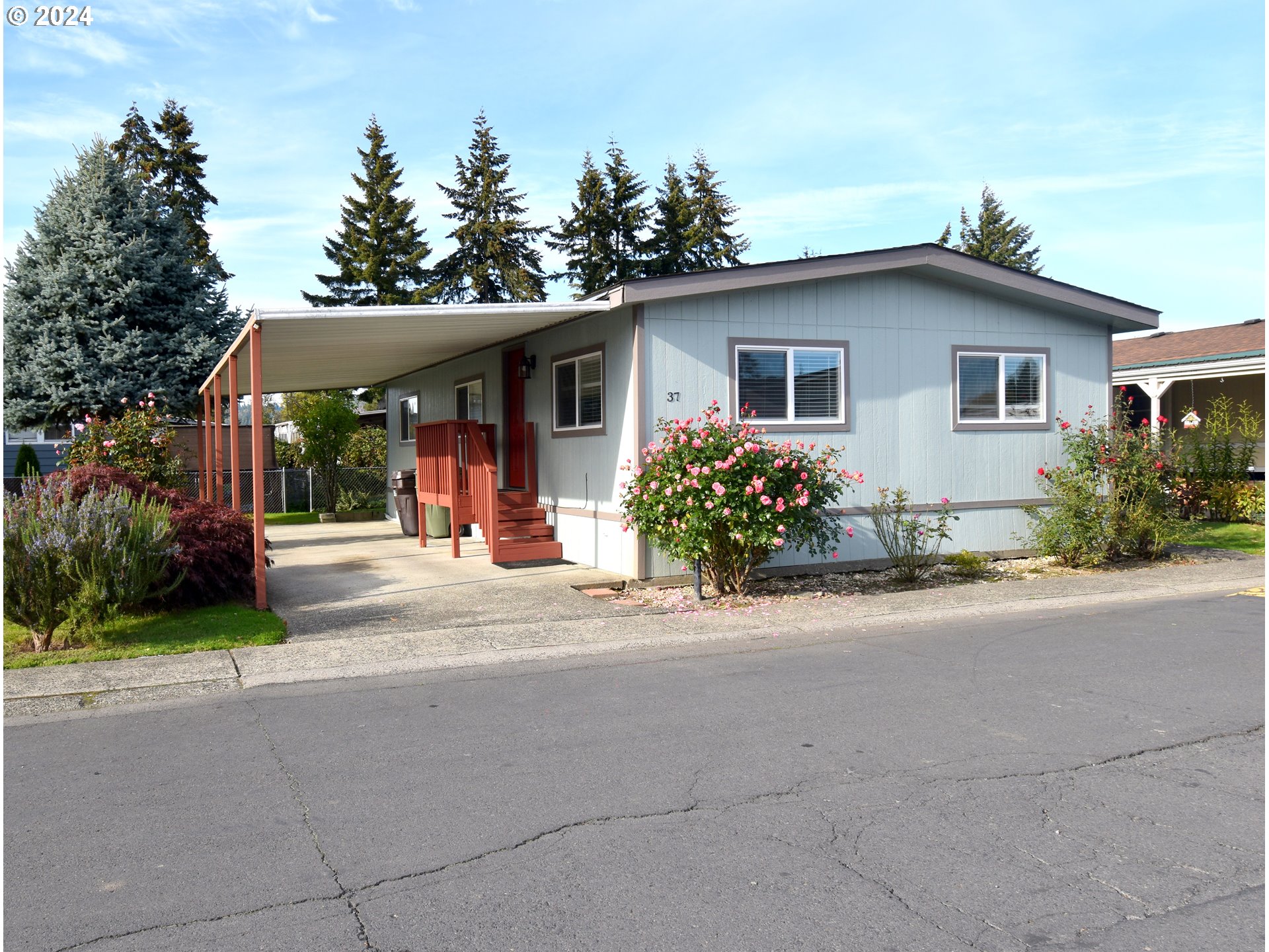 a view of a house with outdoor space and yard