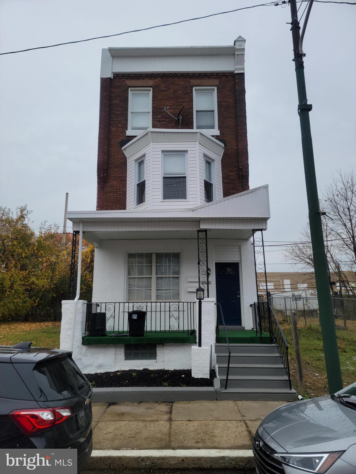 a front view of a house with garage