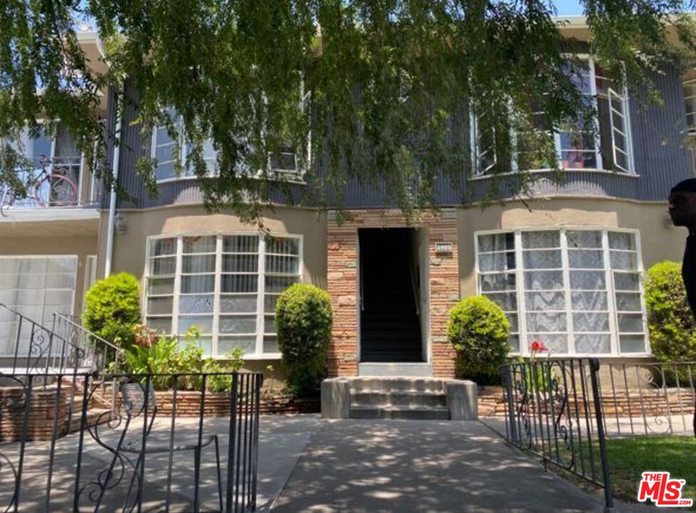 a view of house with a outdoor space