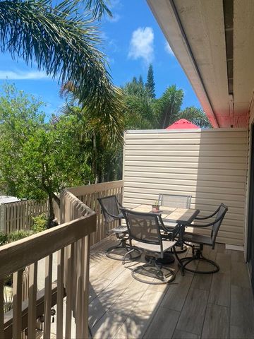 $280,000 | 612 Executive Center Drive, Unit 202 | West Palm Beach