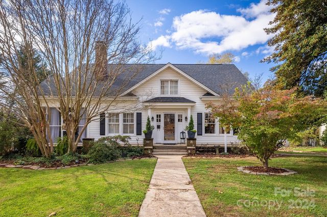 $485,000 | 208 South College Street | Downtown Morganton