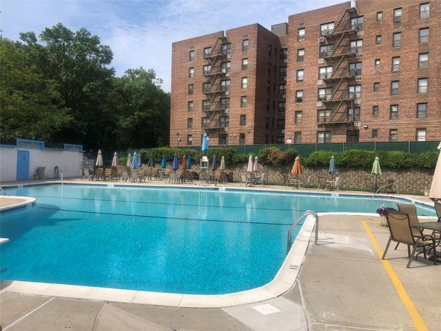 $319,000 | 226-26 Union Turnpike, Unit 2K | Oakland Gardens