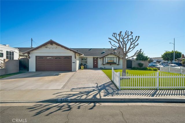 $1,179,000 | 8202 Holland Drive | Northeast Huntington Beach