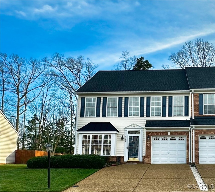 View of front of end-unit townhome with single-car