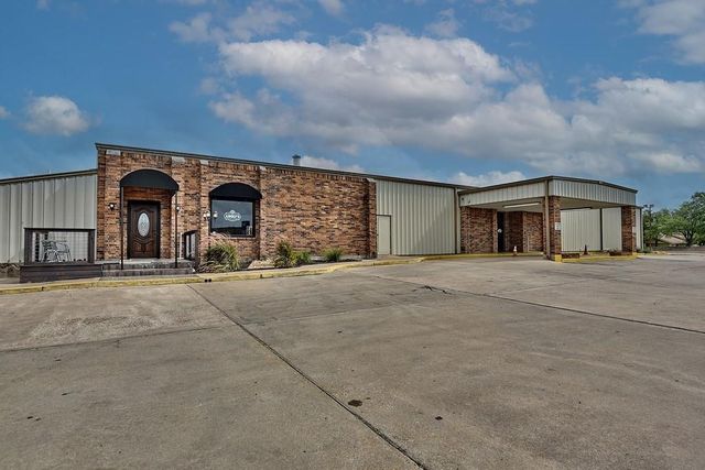 $895,000 | 233 College Street | Schulenburg