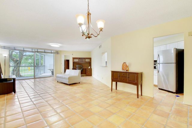 $194,000 | 2940 North Course Drive, Unit 208 | Palm Aire